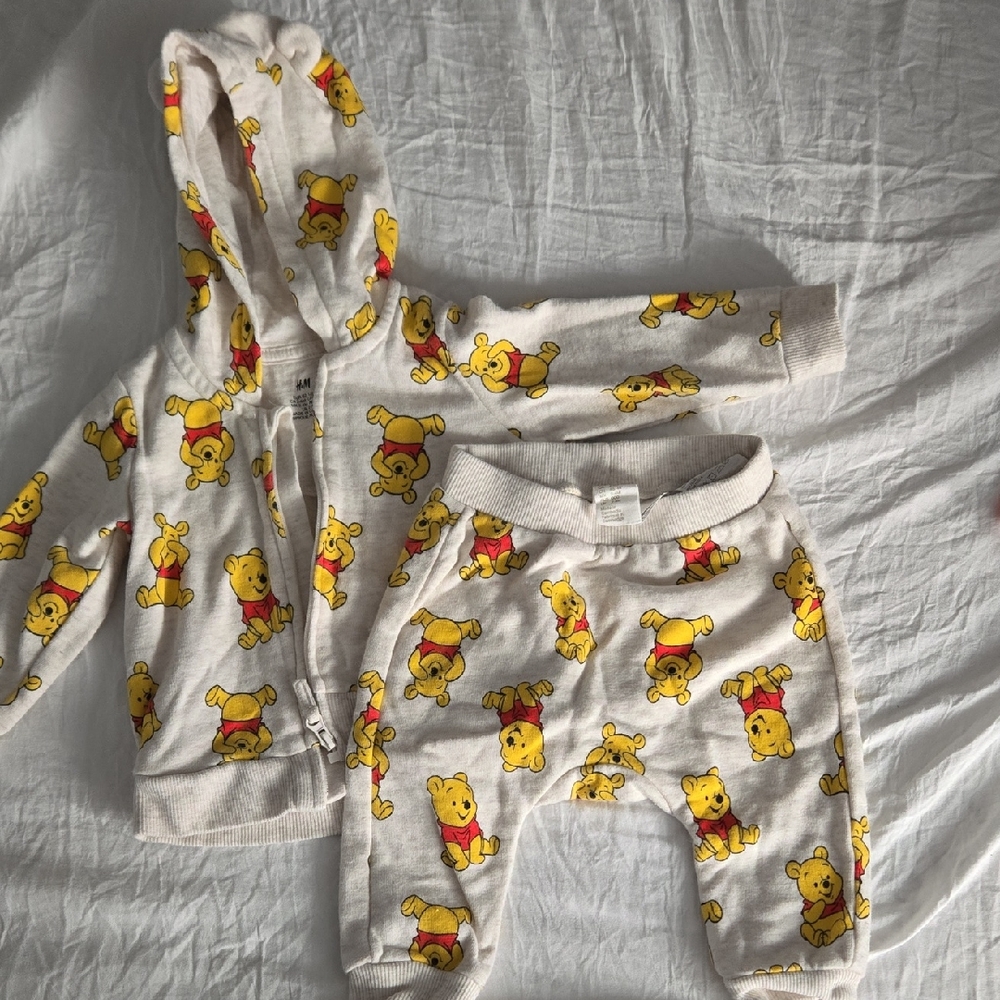 H&M Disney Winnie the Pooh White and Yellow Baby Hoodie